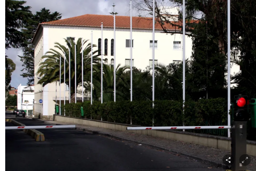 Screenshot 2026 03 16 at 08 38 49 In de kantine van de school van de Salesians is er voedsel voor de rijken en voor de armen Portugal ZATERDAG